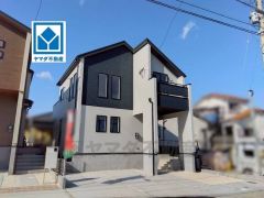 1号棟：3LDK＾＾吹抜とデザイン階段を採用した解放感あるおしゃれなリビング空間。 便利なスマートキーを採用＾＾