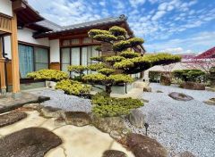 四季折々の表情を楽しめる庭付きの住まいです。