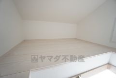 屋根裏収納付き。各居室に入りきれなかった荷物や、2階で使用する日用品のストック置き場に便利です。