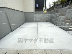 並列で駐車できるのでお車を入れ替える必要もありません＾＾