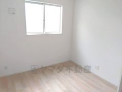 家具を選ばないナチュラルなフローリングとシンプルなクロスです＾＾