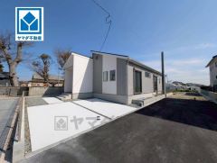 完成しました＾＾内覧受付中です。お気軽にお問い合わせください。 敷地60坪以上。平屋ならではの導線設計で生活のしやすさと将来の安心感を両立した住まいです。