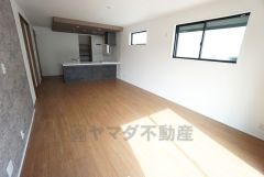 家族が集まる開放的なリビング。思い思いの時間を過ごしたり、家族みんなで食事をしたり、素敵な団らんの場になりますね＾＾