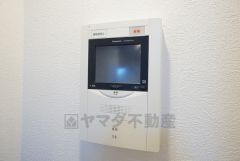 オートロックとモニター付きインターホン装備で女性やお子様も安心。充実のセキュリティで暮らしをサポートします。