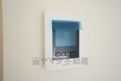 防犯性もばっちり、TVモニター付きインターホン完備。大きなモニターで玄関先を確認できます。録画機能が付いているので不在時の訪問者も確認できて安心です＾＾