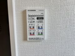 浴室暖房乾燥機には、暖房、乾燥、涼風、換気の4つの機能が付いています。タイマー付きです。雨の日はもちろん、急ぎで洗濯する必要のあるお子様の体操服や、下着類などを乾かすのに便利です。