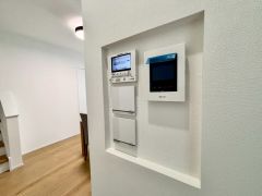 防犯性、セキュリティ対策に安心できるテレビモニター付きインターフォンです。セールスマン対策にもなり安心できます。