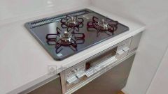 3種類の料理が同時に調理できる、3口ガスコンロ。忙しい夕食の支度時間が短縮できて効率よくお料理が楽しめます。