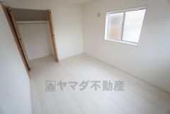 クローゼット付きなので、すっきりと整理整頓でき気持ちよく過ごせますね＾＾