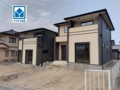 角地なので、開放感が得られます。 また、日差しが入りやすく、家の奥まで明るくなるのが嬉しいポイントです。