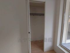 クローゼット付きなので、すっきりと整理整頓でき気持ちよく過ごせますね＾＾