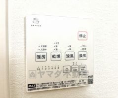 浴室暖房乾燥機には、暖房、乾燥、涼風、換気の4つの機能が付いています。タイマー付きです。換気・雨の日の洗濯も安心です＾＾