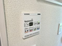 浴室暖房乾燥機には、暖房、乾燥、涼風、換気の4つの機能が付いています。タイマー付きです。雨の日はもちろん、急ぎで洗濯する必要のあるお子様の体操服や、下着類などを乾かすのに便利です。