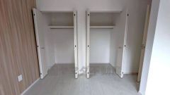 大容量のクローゼット。季節ごとのお洋服全てを収納できるので、衣替えも楽になりますね＾＾