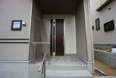 家の顔となる玄関扉がかっこいいと、たくさんの人を招き入れたくなりますね＾＾