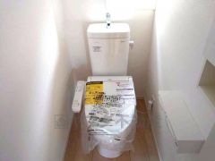 ウォシュレット、暖房便座、節電・節水機能など、使い勝手のよい高機能トイレです。