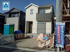 小学校が徒歩5分以内。通学の負担が少なく、お子様も安心して通える環境