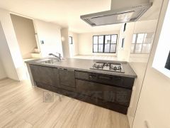 キッチンから会話が弾みそうなダイニングです。お友達や親せきをお招きするのも楽しみになりますね＾＾