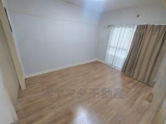 （CGによる加工あり）リビング部分になります。 バルコニーに面した開放感あるリビング空間