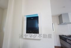 防犯はもちろん、セールスマン対策にもなるモニター付きインターホンです。お子さん1人での留守番時にも活躍しそうです。