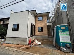 スーパーやコンビニなども近く周辺環境充実。快適でゆとりのある生活空間で新生活を始めましょう＾＾