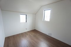 家具を選ばないナチュラルなフローリングとシンプルなクロスです＾＾