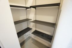 玄関にはシューズボックスとSIC付き。ご家族全員分の靴からベビーカーやゴルフバッグなどもしっかり収納できます＾＾