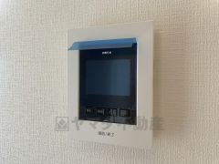 防犯性、セキュリティ対策に安心できるテレビモニター付きインターフォンです。セールスマン対策にもなり安心できます。