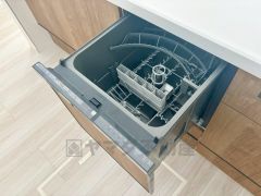 炊事時間を大幅に短縮できる食器洗浄乾燥機付き＾＾食器を洗う手間が減るので家族とのコミュニケーションの時間や自分の時間が増えますね。