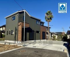 閑静な住宅地でのんびりとした住環境。 元岡小学校徒歩13分、元岡中学校徒歩24分