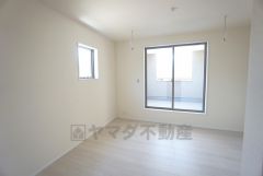 バルコニーに面していて日当たりがよく、寝室としての利用もおすすめです＾＾2面採光を確保した爽やかな風を感じて起きる朝は、快適生活の始まりに。