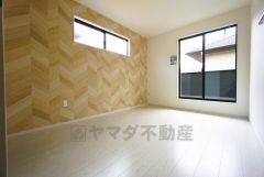 2面採光を確保した明るい室内は、風通しも良く、大変居心地の良い空間となっております。爽やかな風を感じて起きる朝は、快適生活の始まりに。