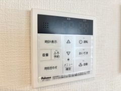おいだき機能つきなのでお風呂に入る時間が異なるご家庭には嬉しいですね。ボタン一つで快適で便利な生活が＾＾