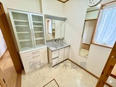 洗面室に床下収納付きで収納力　日用品の備蓄も安心（CGによるイメージとなります。）