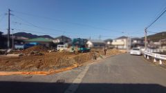 前面道路：西4ｍ、東5.5ｍ、南東4ｍ