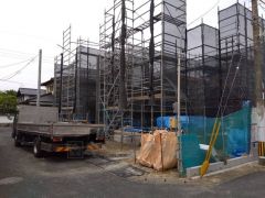 前面道路：（南側）約4ｍ。