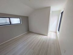 ゆとりある広さの洋室。家具のレイアウトもしやすく、寝室としてはもちろん、書斎や趣味のお部屋にもおすすめです＾＾