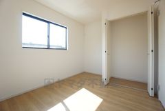 住む人のこだわりを活かす洋室＾＾クローゼットもあり荷物もすっきり片付けられ、ゆとりのある暮らしが出来ます＾＾