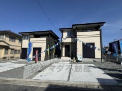 カースペースは3台分確保。ご夫婦で1台ずつ所持されているご家庭も、来客時も安心