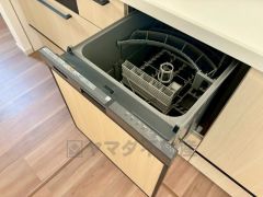 炊事時間を大幅に短縮できる食器洗浄乾燥機付き＾＾食器を洗う手間が減るので家族とのコミュニケーションの時間や自分の時間が増えますね。