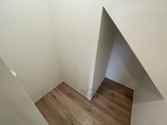 ホールに収納スペースを確保。日用品や趣味の道具入れとして便利です。扉付きなので見た目もスッキリ＾＾