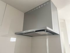 ファンやフィルターが見えにくいレンジフード。パッと視界に入っても細部までは見えにくく、オシャレでインテリアデザインの一部になりますね＾＾