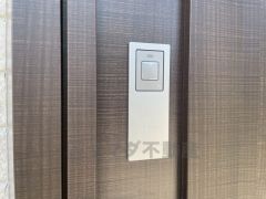 お子様を抱っこしながら簡単に開けられるのが便利なスマートキー。