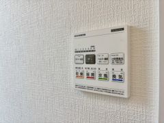 浴室暖房乾燥機には、暖房、乾燥、涼風、換気の4つの機能が付いています。タイマー付きです。雨の日はもちろん、急ぎで洗濯する必要のあるお子様の体操服や、下着類などを乾かすのに便利です。