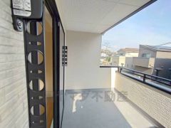 陽当たりの良いバルコニー。壁が少し高く、プライバシー確保もされています＾＾