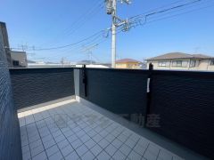 陽当たりの良いバルコニーです。お洗濯やお布団干しはもちろん、日光浴スペースにも。