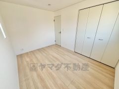 クローゼット付きなので、すっきりと整理整頓でき気持ちよく過ごせますね＾＾