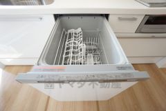 炊事時間を大幅に短縮できる食器洗浄乾燥機付き＾＾食器を洗う手間が減るので家族とのコミュニケーションの時間や自分の時間が増えますね。