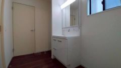 脱衣所も広いスペースです＾＾