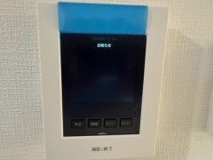 防犯性もばっちり、TVモニター付きインターホン完備。大きなモニターで玄関先を確認できます。録画機能が付いているので不在時の訪問者も確認できて安心です＾＾